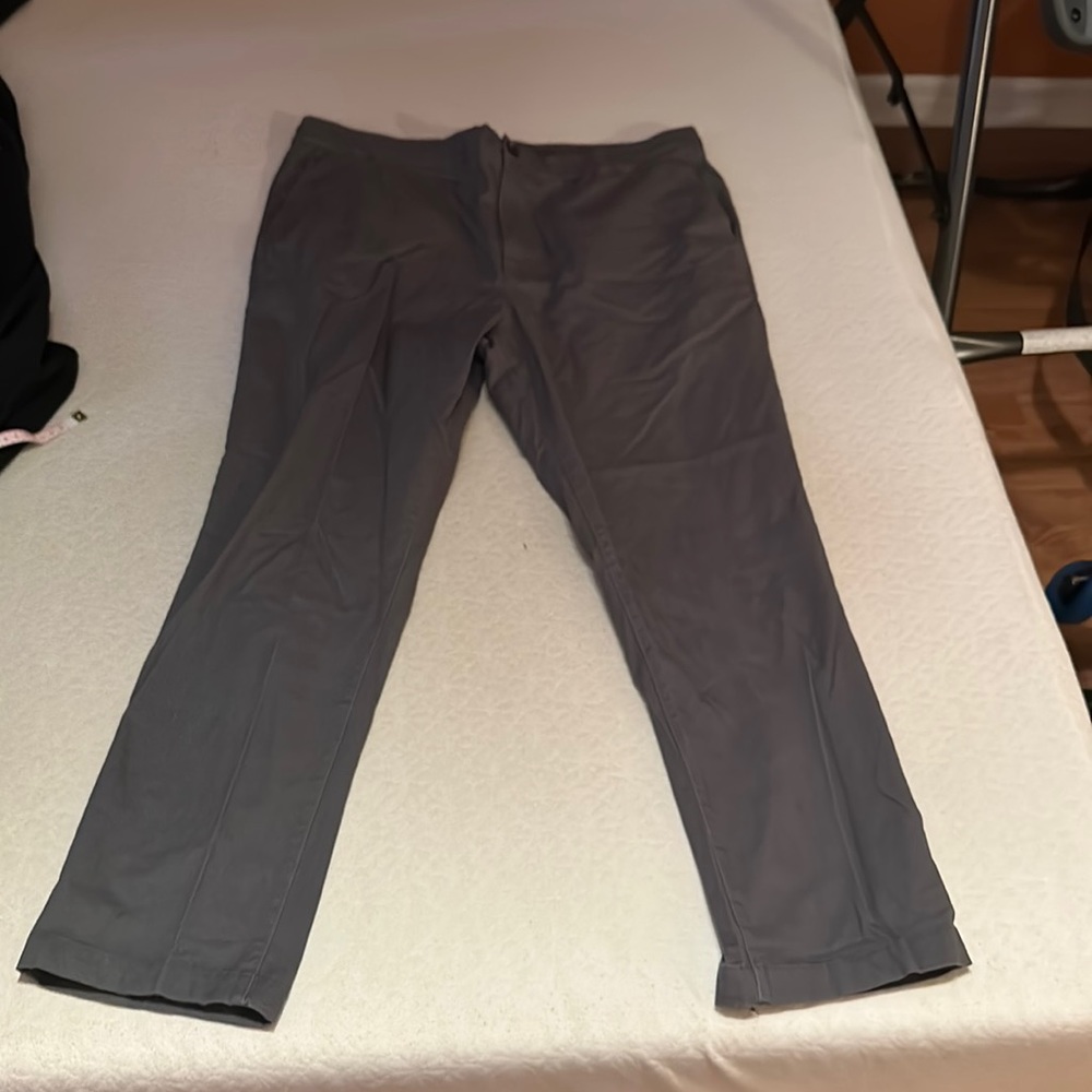 Men’s Goodfellow pants, size large.